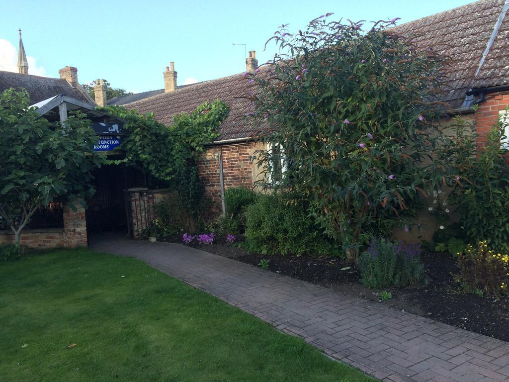Half Moon Hotel Alford  Exterior photo