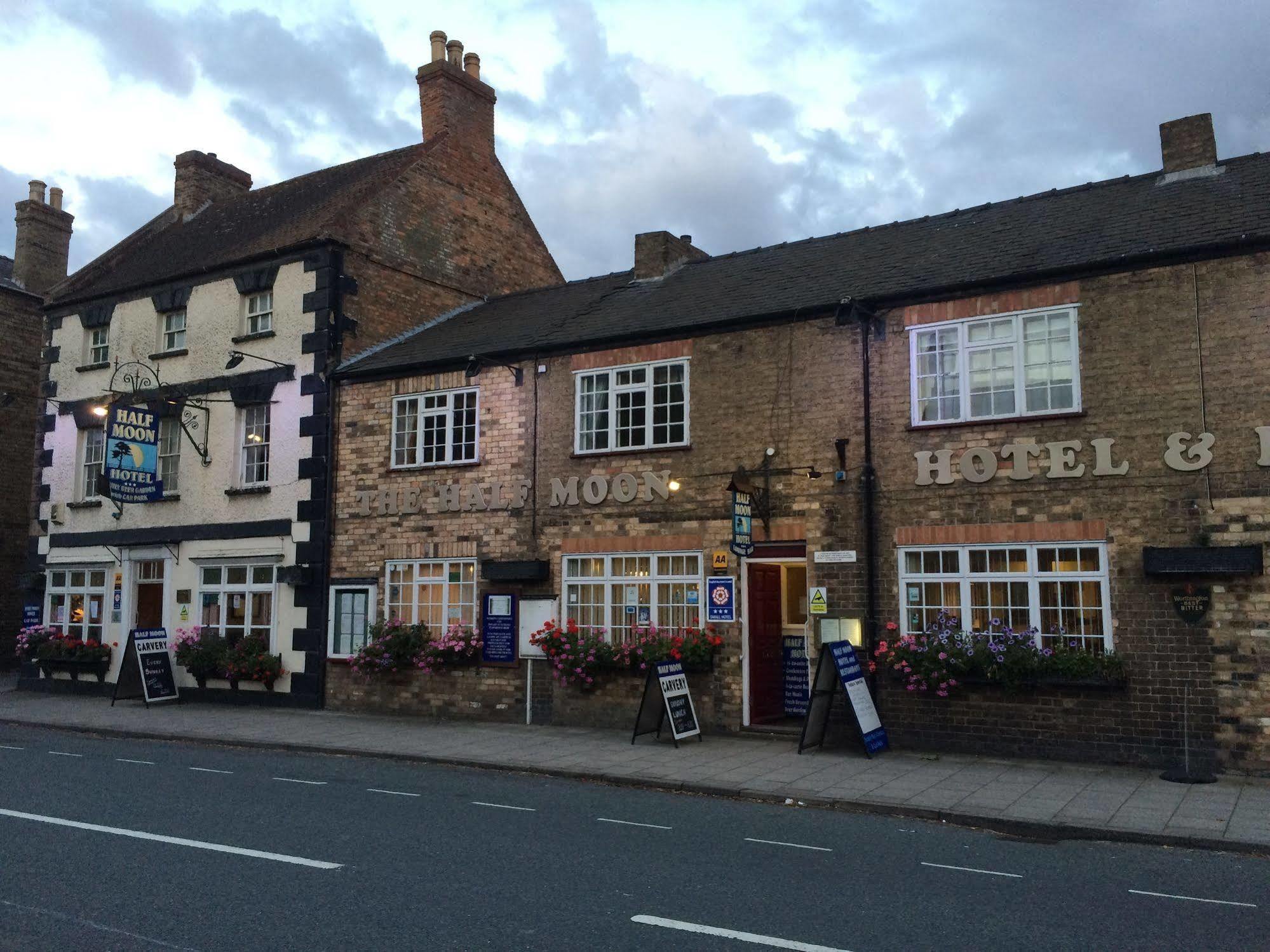 Half Moon Hotel Alford  Exterior photo