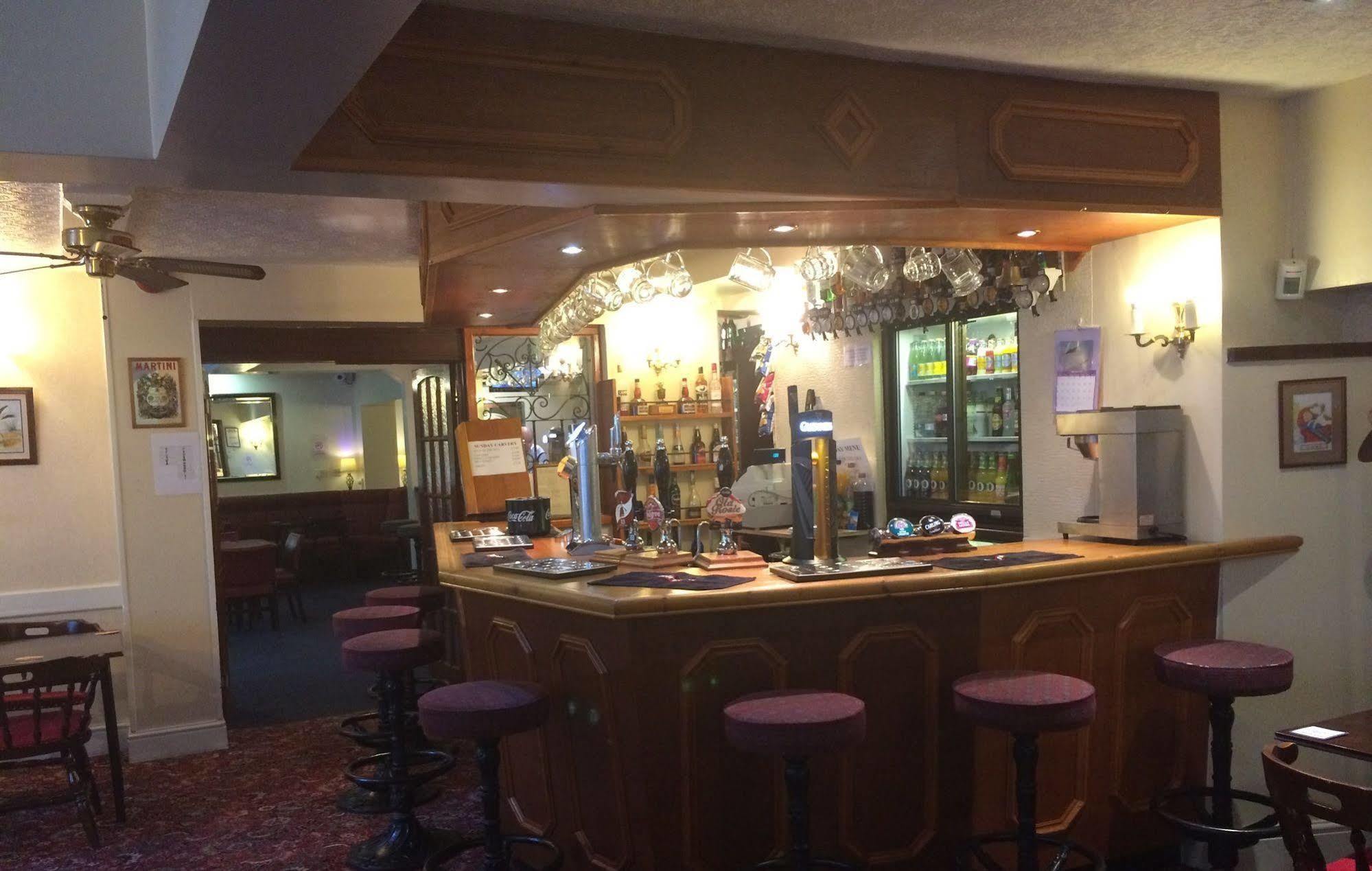 Half Moon Hotel Alford  Exterior photo