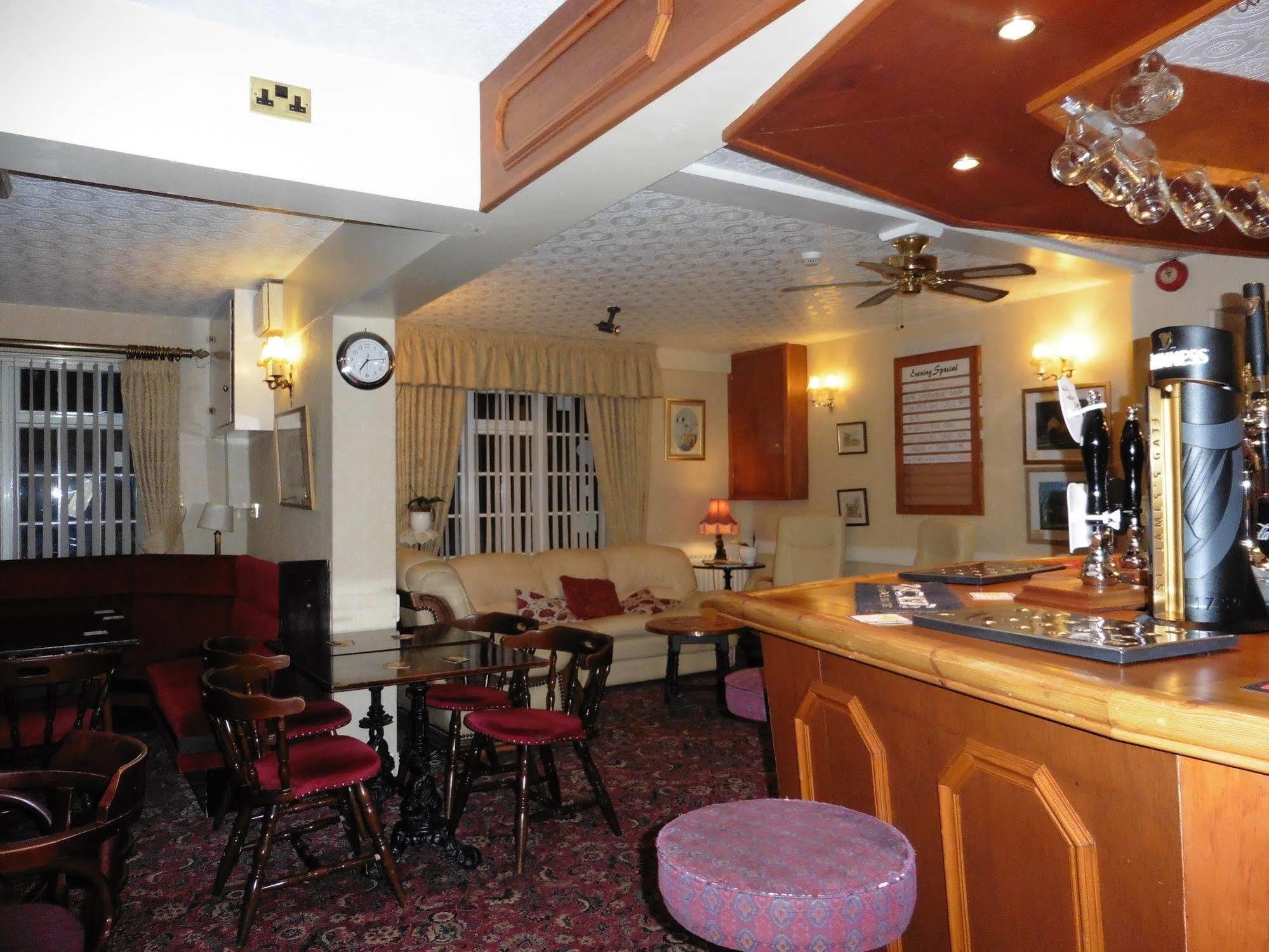 Half Moon Hotel Alford  Exterior photo